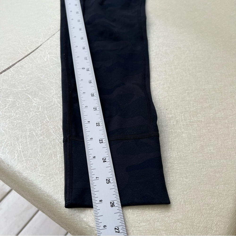 Vuori Women's Joggers Black Tone On Tone Camouflage Women’s Size Small - Picture 9 of 9